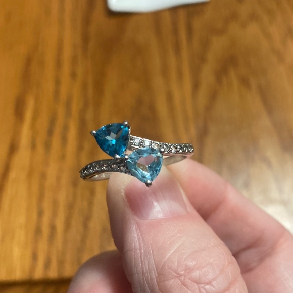 Dazzling Blue Topaz Sterling Silver Ring - Picture 4 of 4